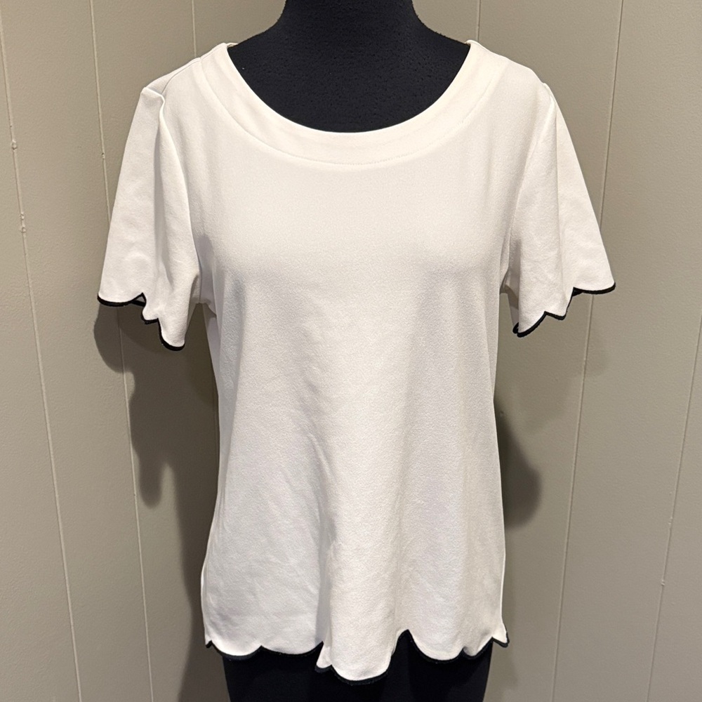 B19 Ann Taylor Casual Preppy Simple Ivory Scalloped Short Sleeve Top